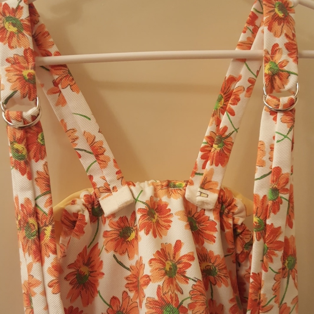 Floral backpack. - Picture 3 of 6